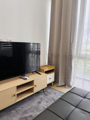 TV - Family-Friendly Studio Escape at One Madison Tower (Iloilo City)