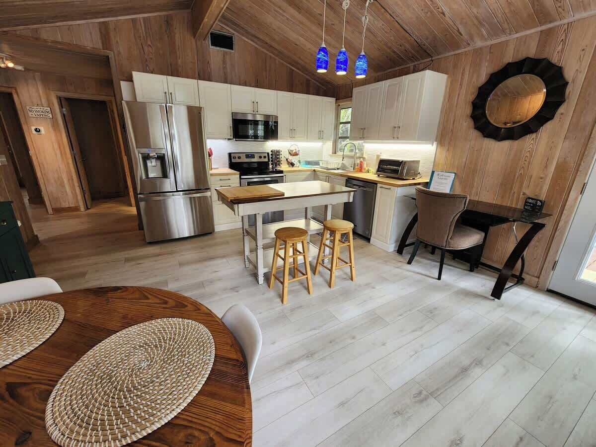 Geladeira, micro-ondas, fogão, cooktop