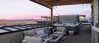 Rooftop Deck w/ Hot Tub Near Dining & Ski Slopes The Lookout by Avantstay