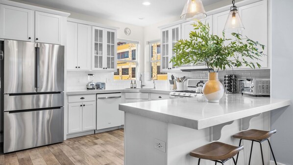 House (2 Bedrooms) | Interior - Rooftop Deck w/ Hot Tub Near Dining & Ski Slopes The Lookout by Avantstay (Park City)