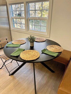 Dining - Mtnside retreat with hot tub-20 min to Snowbird. Views, privacy, near shopping (Sandy)