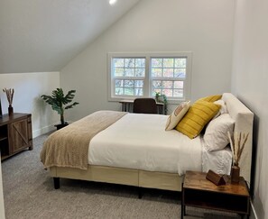 2 bedrooms, desk, iron/ironing board, free WiFi - Mtnside retreat with hot tub-20 min to Snowbird. Views, privacy, near shopping (Sandy)