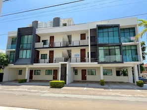 Front of property - Rio Nilo Apartments (Mazatlán)