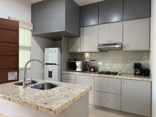 Basic Apartment | Private kitchen - Rio Nilo Apartments (Mazatlán)