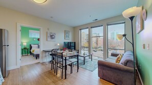 Smart TV - Stylish Home With Free ParkingFA (Stamford)