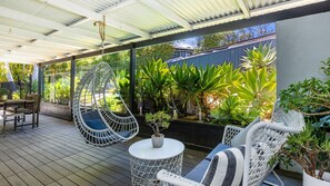 Outdoor dining - Pool Oasis - Swimming Pool - 5 Mins Walk to Beach (Culburra Beach)