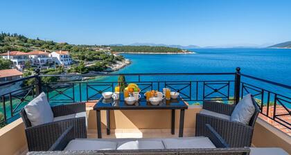 Beachfront Selini House, Wonderful Sea Views, Furnished Terrace, Kaminakia Bay