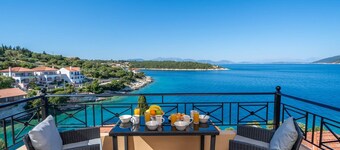 Beachfront Selini House, Wonderful Sea Views, Furnished Terrace, Kaminakia Bay