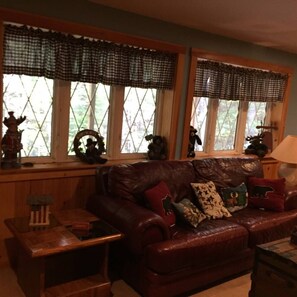 TV, fireplace - Family+Friends Chalet (Intervale)