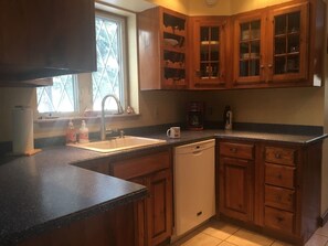 Fridge, microwave, oven, stovetop - Family+Friends Chalet (Intervale)