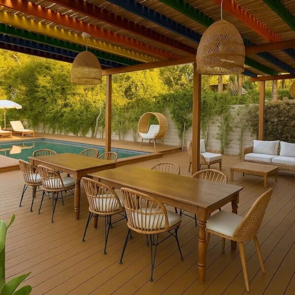 Outdoor dining - WeHo Pool Retreat • Designer • Holiday Ready (Los Angeles)