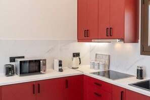 Geladeira, fogão, cooktop, lava-louças