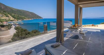Beachfront Villa Pleiada, Wonderful Sea Views, Furnished Terrace, Agia Kyriaki