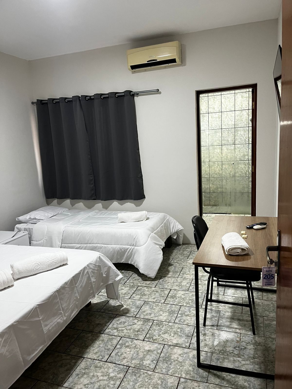 舒适三人房 | 办公桌、笔记本电脑工作区、免费 WiFi