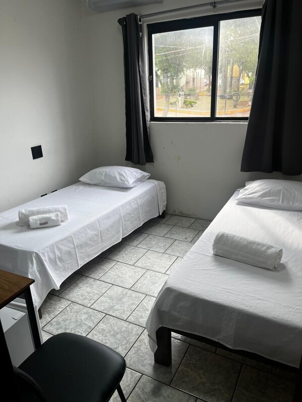 Economy Twin Room | Desk, laptop workspace, free WiFi - Périco Hotel (Igaraçu do Tietê)