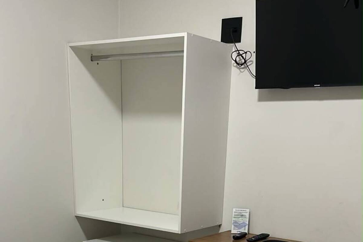 Ropa de cama hipoalergénica y escritorio 