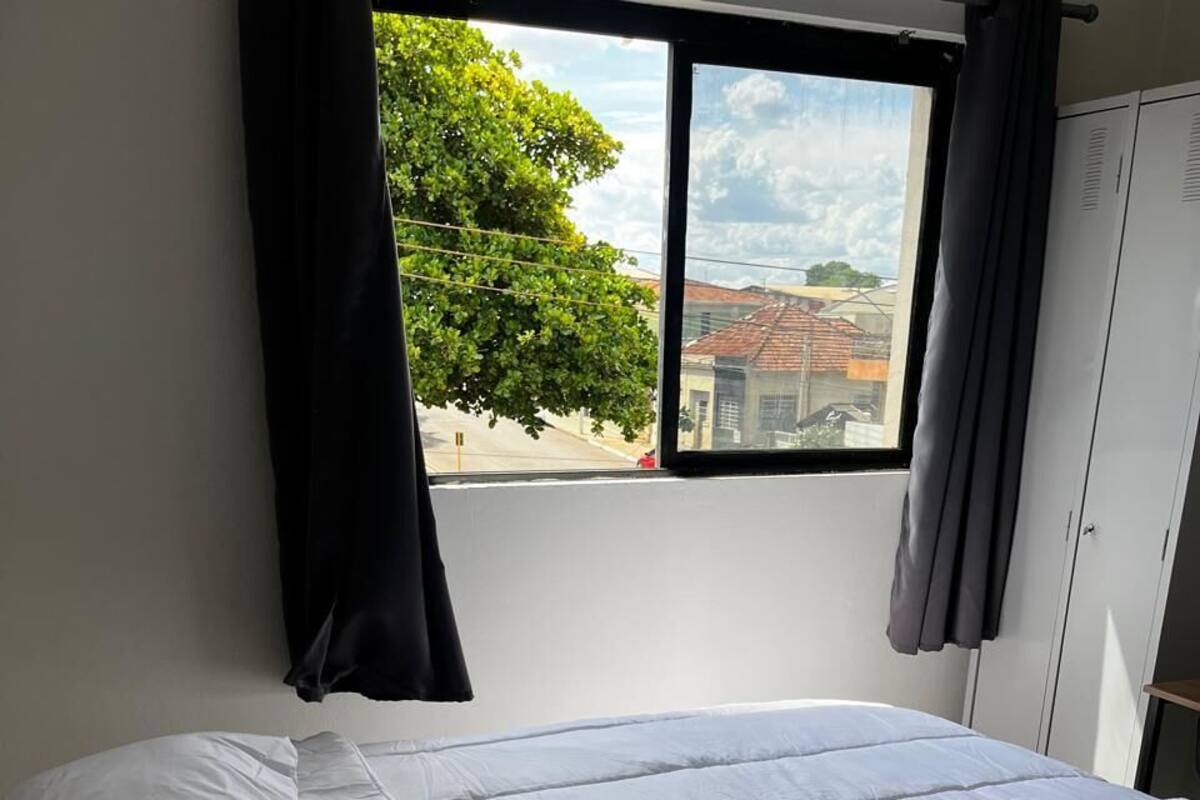 Ropa de cama hipoalergénica y escritorio 