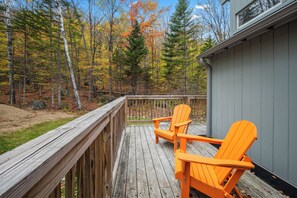 Terrace/patio - Peaceful woodland retreat just minutes from Wildcat and Attitash Mountain ski areas, downtown North Conway, StoryLand, shopping, and dining. The perfect home base for mountain adventures, relaxation, and unforgettable family memories, YEAR ROUND! (Jackson)