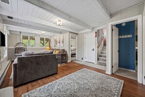 Smart TV, fireplace, offices, printers