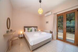 In-room safe, iron/ironing board, travel crib, free WiFi - Beachfront Aetheria House, Wonderful Sea Views, Furnished Terrace, Fiskardo (Kefalonia)