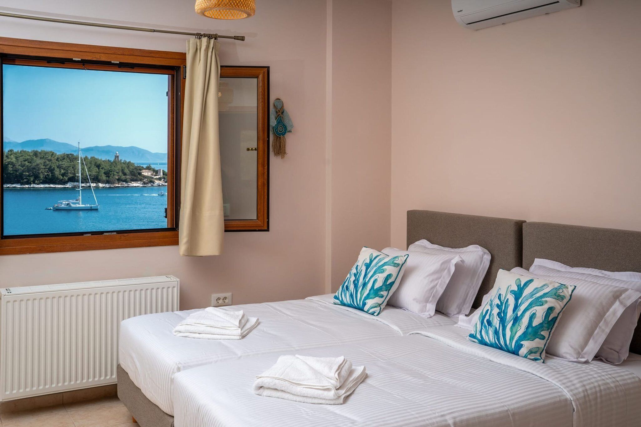 In-room safe, iron/ironing board, travel crib, free WiFi