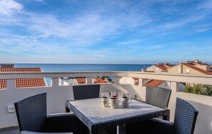 Outdoor dining - 3 bedroom beautiful apartment in Novalja (Novalja)