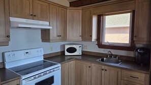 Private kitchen - Chalet sea view (Petit-Rocher)