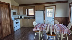 Private kitchen - Chalet sea view (Petit-Rocher)