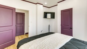 1 bedroom, iron/ironing board, internet, bed sheets