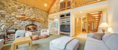 Televisio, takka, pöytäjalkapallopöytä, stereot