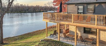 Riverfront Reset! Dells Cabin w/ Kayaks & Deck