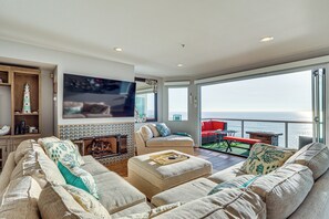 TV, fireplace, stereo - Spectacular Ocean View! Luxe Condo in San Clemente (San Clemente)