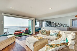 TV, fireplace, stereo - Spectacular Ocean View! Luxe Condo in San Clemente (San Clemente)