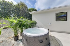 Terrace/patio - Flexible Family Living! Modern Pompano Beach Home (Pompano Beach)