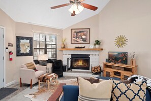TV, fireplace - Walk to Midtown Ruidoso! Cozy ‘Eagle’s Nest’ Condo (Ruidoso)