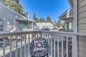 Property grounds - Walk to Midtown Ruidoso! Cozy ‘Eagle’s Nest’ Condo (Ruidoso)