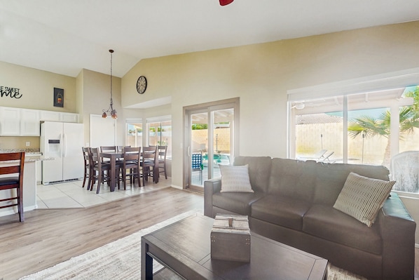 TV, table tennis, books - Modern home w/ private heated pool, backyard w/ patio & BBQ grill (Mesa)