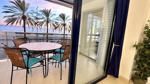 Dining - Calafell in first line of sea with swimming pool (Calafell)
