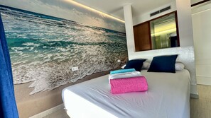 3 bedrooms, iron/ironing board, free WiFi, bed sheets - Calafell in first line of sea with swimming pool (Calafell)