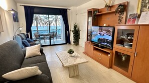 TV - Calafell in first line of sea with swimming pool (Calafell)