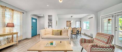 TV, lareira, escritórios