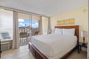Iron/ironing board, WiFi, bed sheets - High-Floor Waikiki Apt w/ Views & Pool (Honolulu)