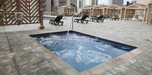 Pool - High-Floor Waikiki Apt w/ Views & Pool (Honolulu)