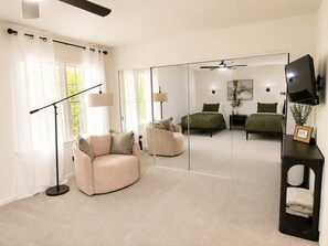 2 bedrooms, iron/ironing board, WiFi, bed sheets - 2 full master suits with 1 king bed and 2 twins! (Spartanburg)