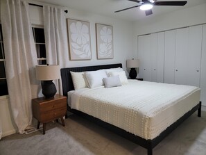 Room - 2 Full Master Suits With King Beds! (Spartanburg)