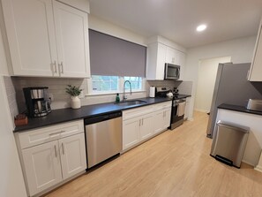 Private kitchen - 2 Full Master Suits With King Beds! (Spartanburg)