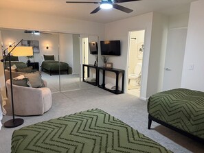 2 bedrooms, iron/ironing board, WiFi, bed sheets - 2 full master suits with 1 king bed and 2 twins! (Spartanburg)