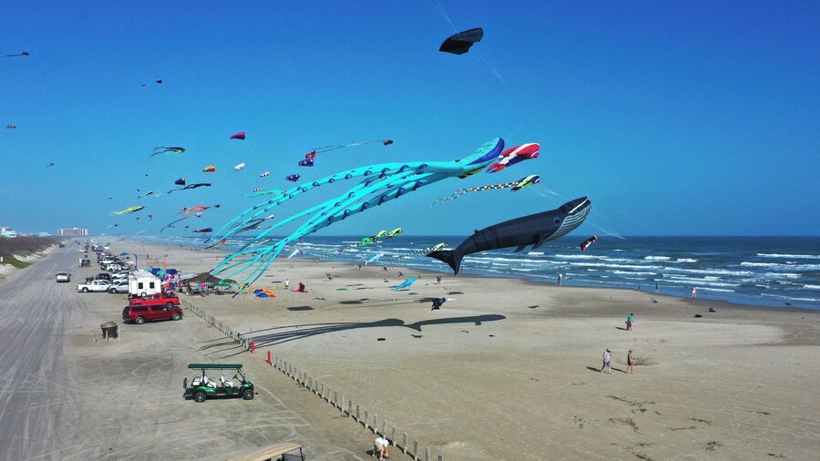 2 Cozy Cottages Private Yards, Fire Pit, Walkable Location in Spanish Village