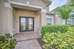Exterior detail - Your Davenport Oasis (Davenport)