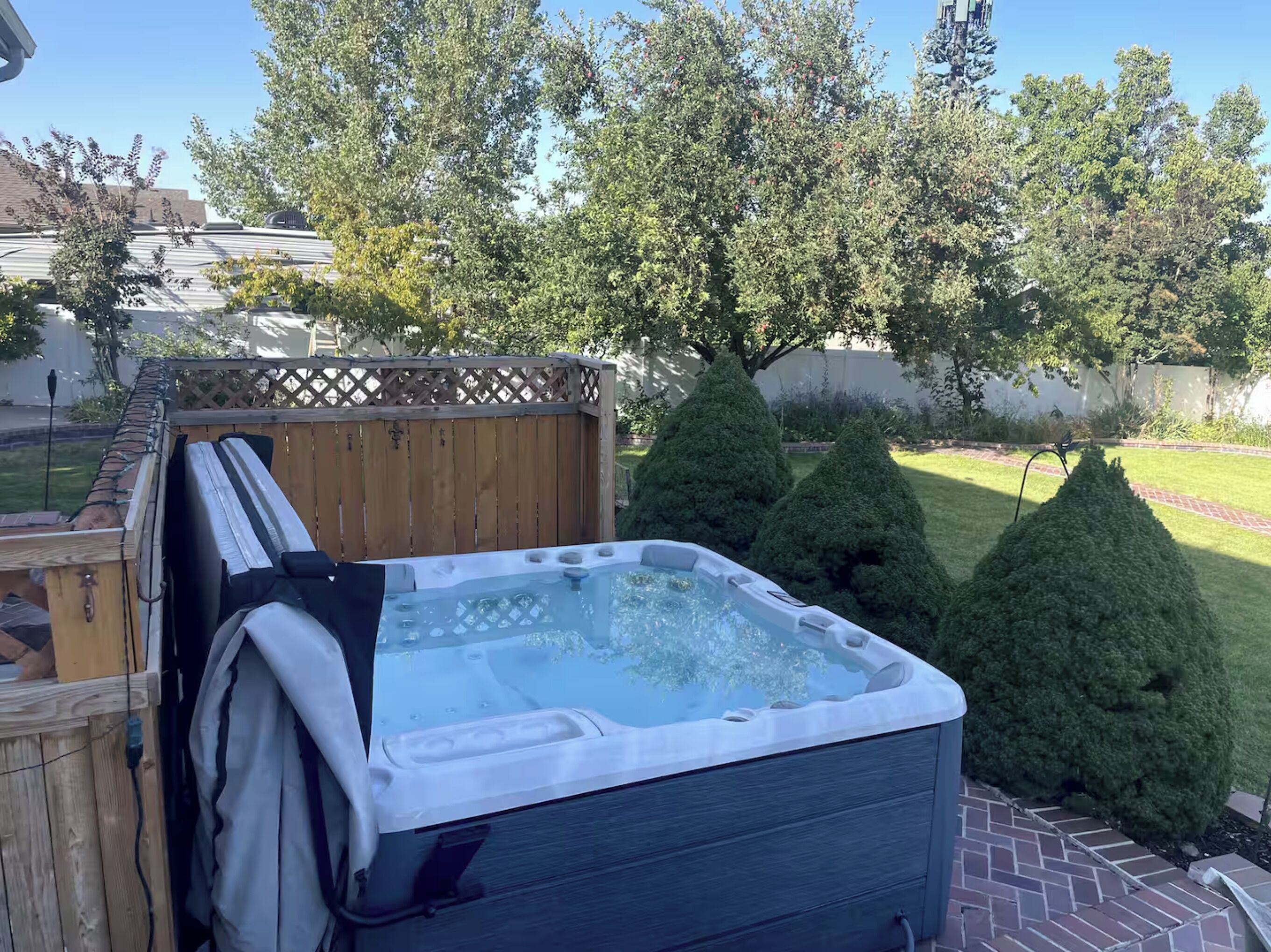 Tina de hidromasaje al aire libre